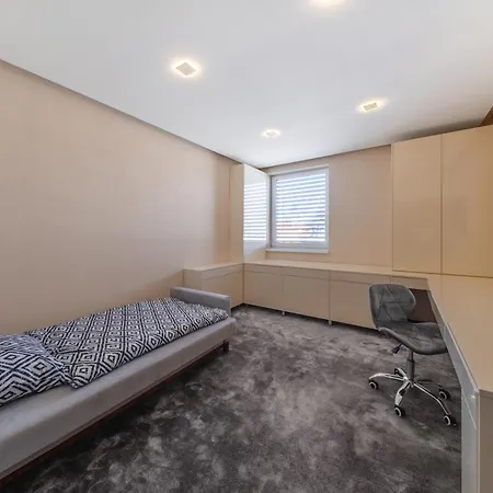 Daire 2-bedroom With Balcony And Parking *