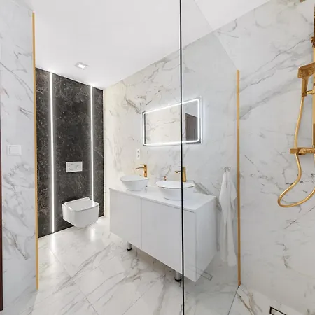 Daire 2-bedroom With Balcony And Parking