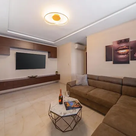 Daire 2-bedroom With Balcony And Parking *