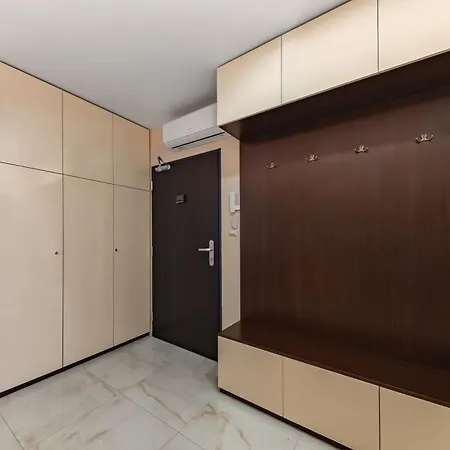 Διαμέρισμα 2-bedroom With Balcony And Parking *