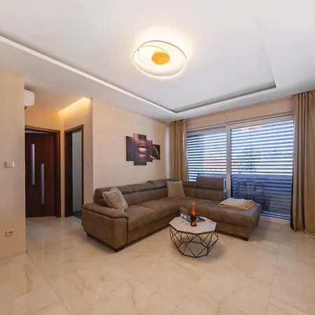 2-bedroom With Balcony And Parking *