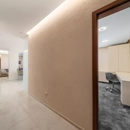 Daire 2-bedroom With Balcony And Parking *