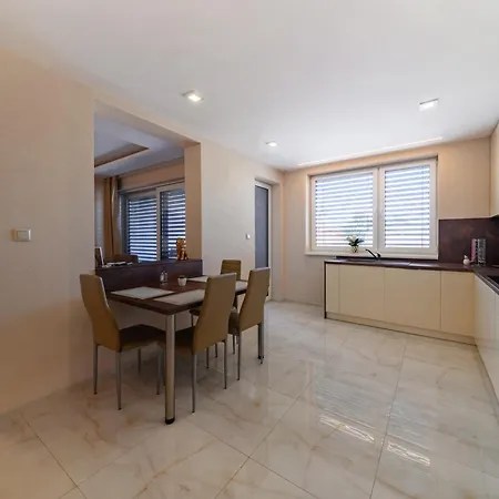 2-bedroom With Balcony And Parking *