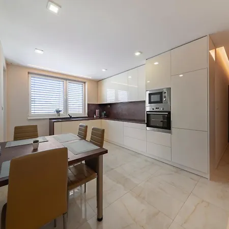 2-bedroom With Balcony And Parking Διαμέρισμα Spišská Nová Ves