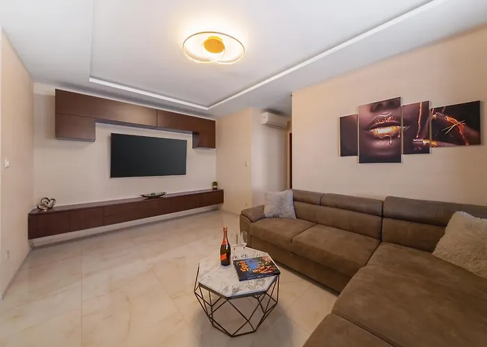 Apartman 2-bedroom With Balcony And Parking *