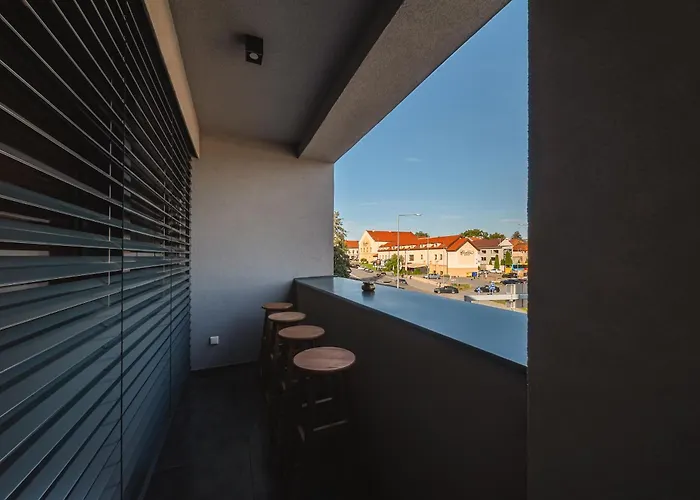 2-bedroom With Balcony And Parking Apartman