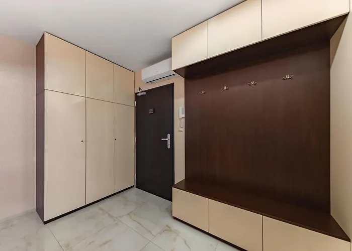 Lejlighed 2-bedroom With Balcony And Parking *