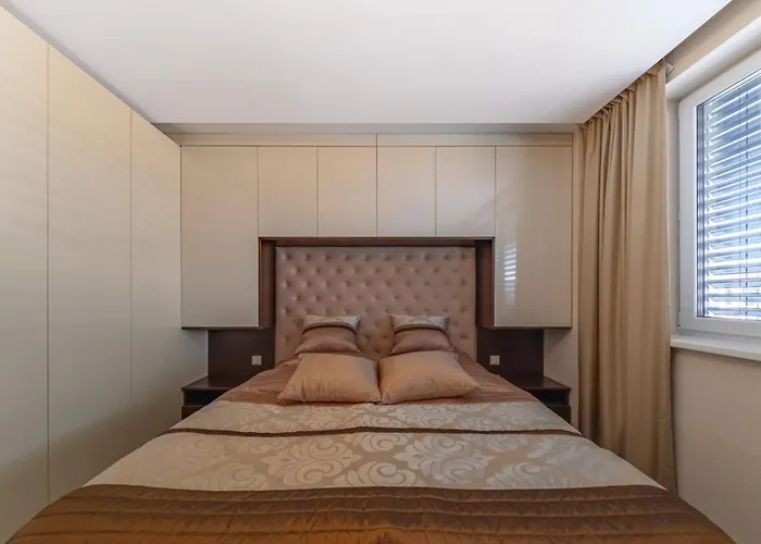 2-bedroom With Balcony And Parking Apartman